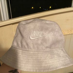Nike bucket hat